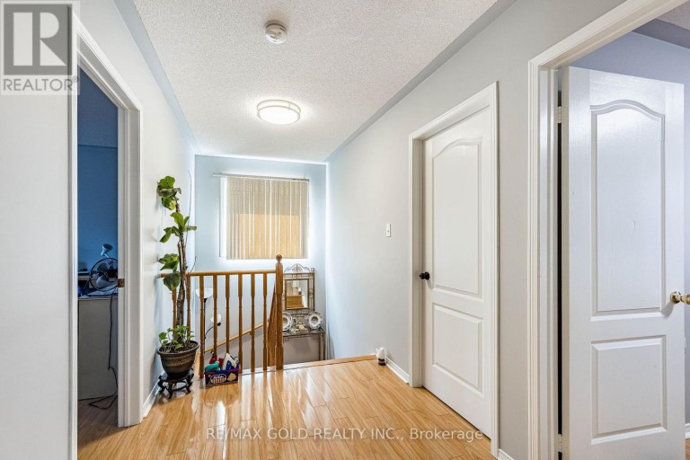 6 MISTDALE CRESCENT, Brampton (Fletcher's Meadow), Ontario, L7A1S1