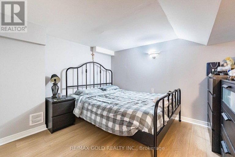 6 MISTDALE CRESCENT, Brampton (Fletcher's Meadow), Ontario, L7A1S1