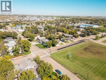 2021 15 Street Coaldale Alberta photo 34