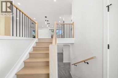 5204 Barron Drive NW Calgary Alberta photo 3