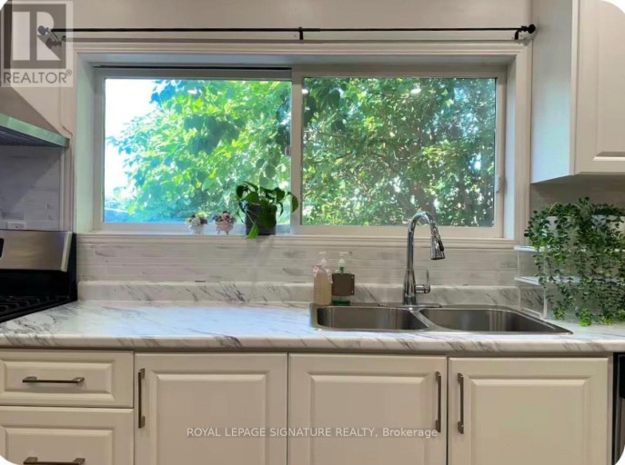 1119 REBECCA STREET, Oakville (WO West), Ontario, L6L1Y6