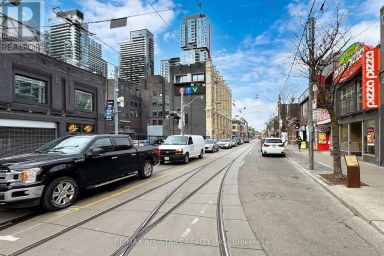 B100 - 14 MCCAUL STREET Toronto (Kensington-Chinatown) Ontario photo 5