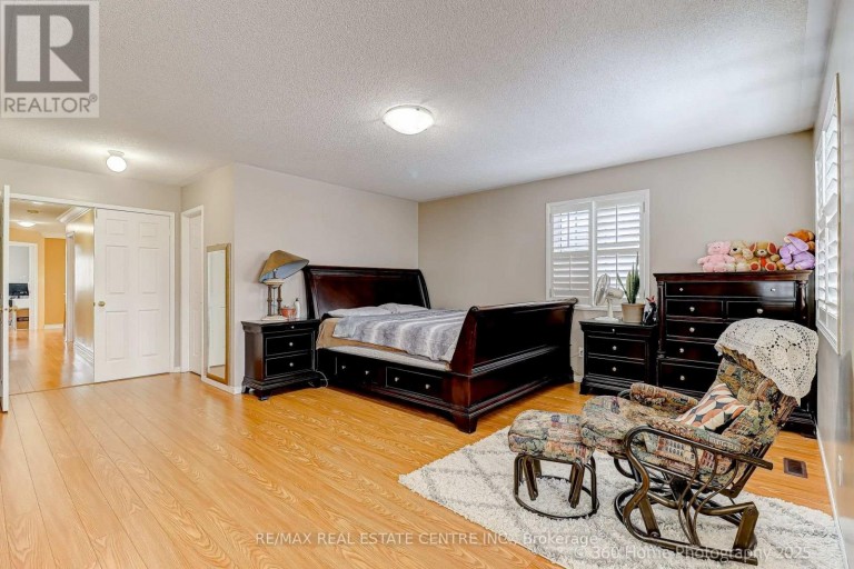 806 WHITE CLOVER WAY, Mississauga (East Credit), Ontario, L5V3C5