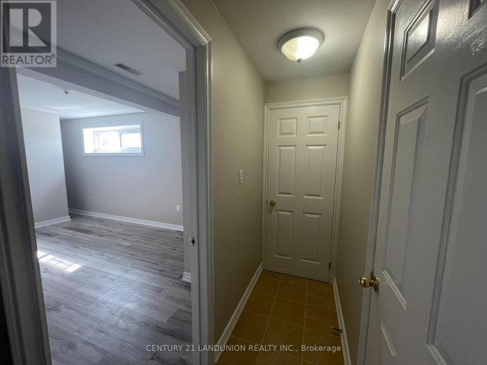 RESIDENCE PRIMARY UNIT/B - 20215 WOODBINE AVENUE, East Gwillimbury, Ontario, L0G1R0