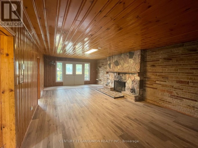RESIDENCE PRIMARY UNIT/B - 20215 WOODBINE AVENUE, East Gwillimbury, Ontario, L0G1R0