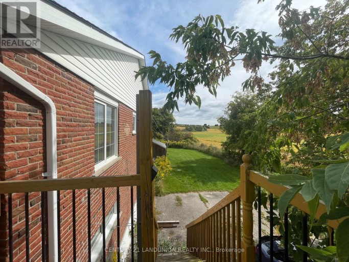 RESIDENCE PRIMARY UNIT/B - 20215 WOODBINE AVENUE, East Gwillimbury, Ontario, L0G1R0