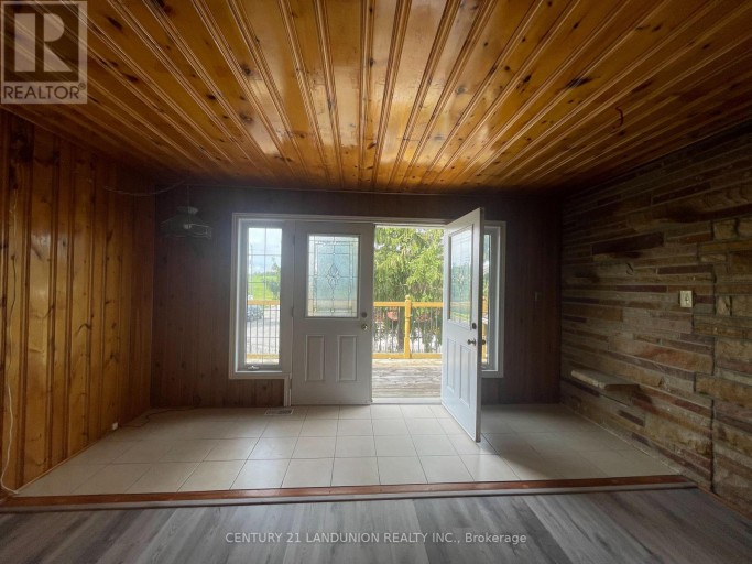 RESIDENCE PRIMARY UNIT/B - 20215 WOODBINE AVENUE, East Gwillimbury, Ontario, L0G1R0