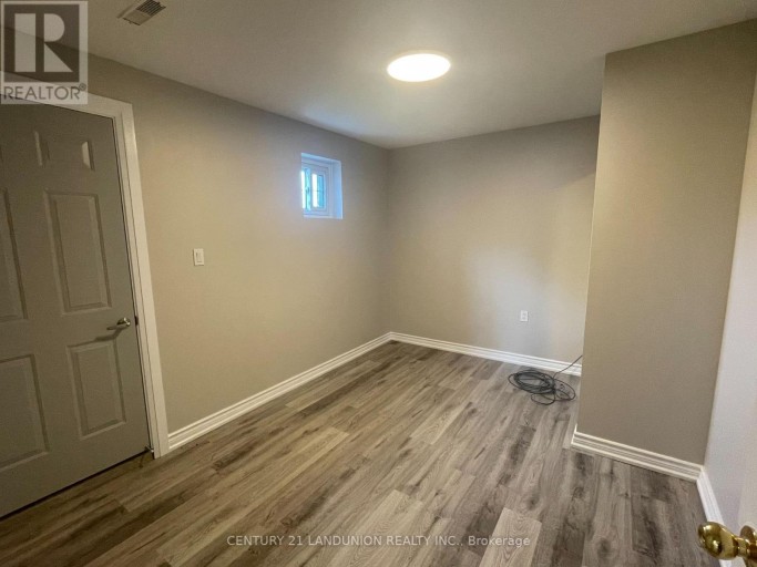RESIDENCE PRIMARY UNIT/B - 20215 WOODBINE AVENUE, East Gwillimbury, Ontario, L0G1R0