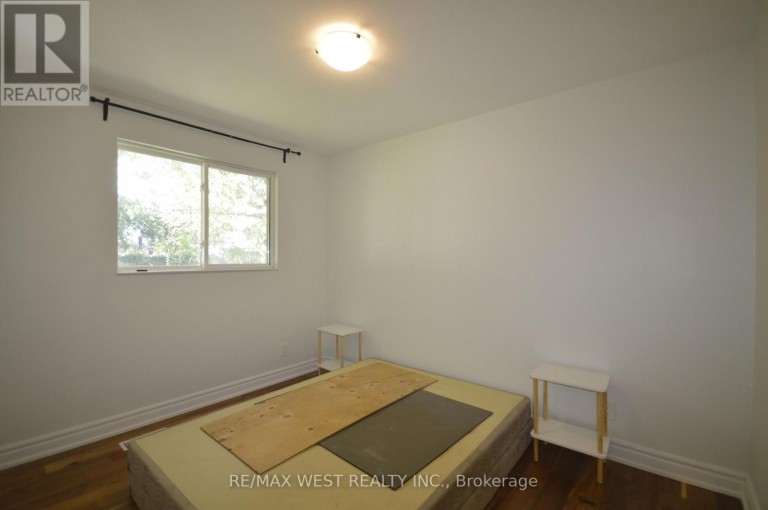 32 AXSMITH CRESCENT, Toronto (Don Valley Village), Ontario, M2J3K3
