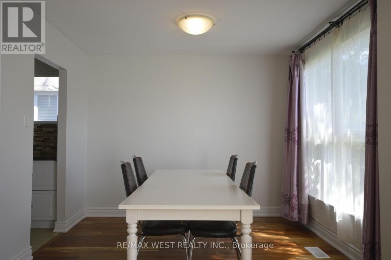 32 AXSMITH CRESCENT, Toronto (Don Valley Village), Ontario, M2J3K3