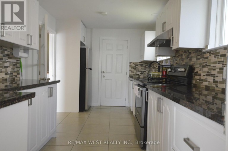 32 AXSMITH CRESCENT, Toronto (Don Valley Village), Ontario, M2J3K3