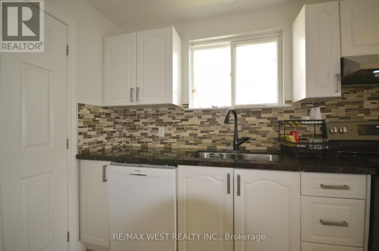 32 AXSMITH CRESCENT, Toronto (Don Valley Village), Ontario, M2J3K3