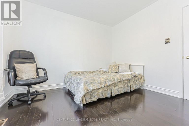 246 ELLINGTON DRIVE, Toronto (Wexford-Maryvale), Ontario, M1R3Y4