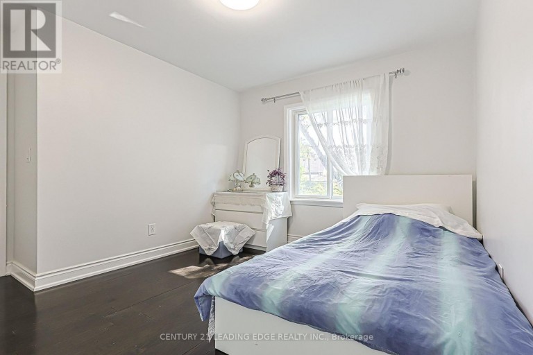 246 ELLINGTON DRIVE, Toronto (Wexford-Maryvale), Ontario, M1R3Y4