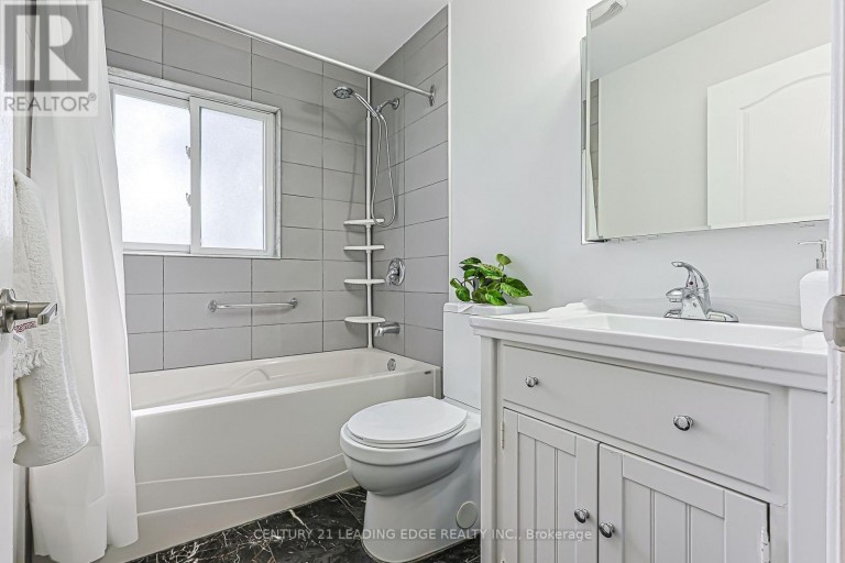 246 ELLINGTON DRIVE, Toronto (Wexford-Maryvale), Ontario, M1R3Y4