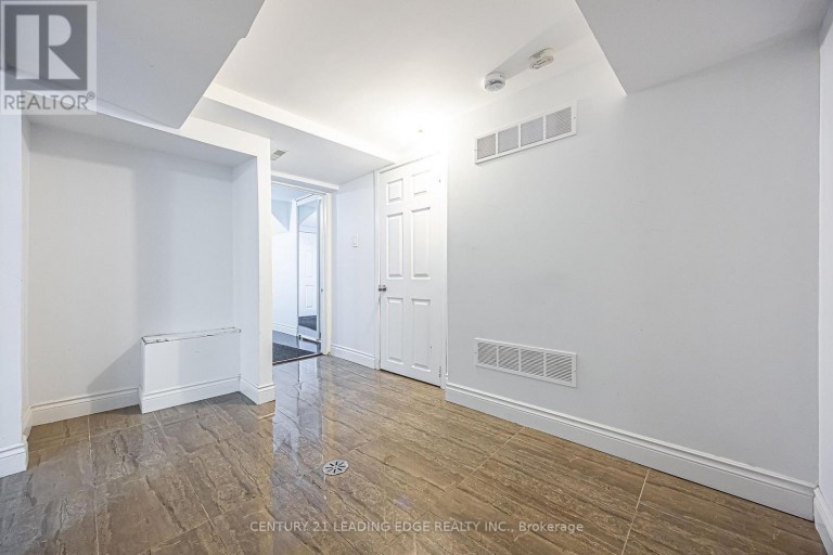 246 ELLINGTON DRIVE, Toronto (Wexford-Maryvale), Ontario, M1R3Y4