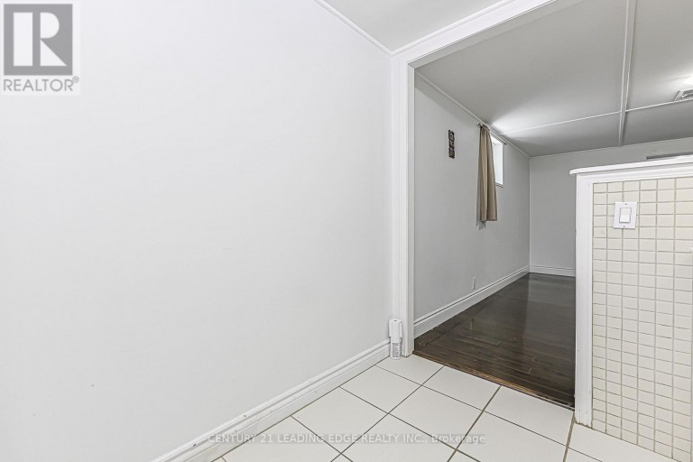 246 ELLINGTON DRIVE, Toronto (Wexford-Maryvale), Ontario, M1R3Y4
