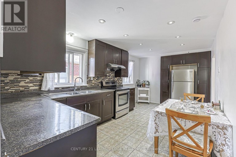 246 ELLINGTON DRIVE, Toronto (Wexford-Maryvale), Ontario, M1R3Y4