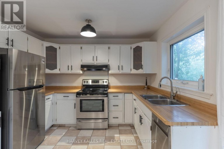 2258 BROOKHURST ROAD, Mississauga (Clarkson), Ontario, L5J1P9