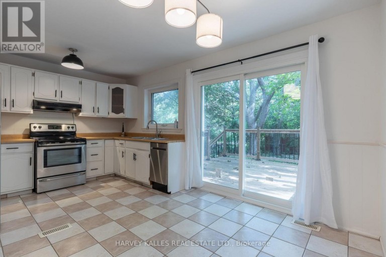2258 BROOKHURST ROAD, Mississauga (Clarkson), Ontario, L5J1P9