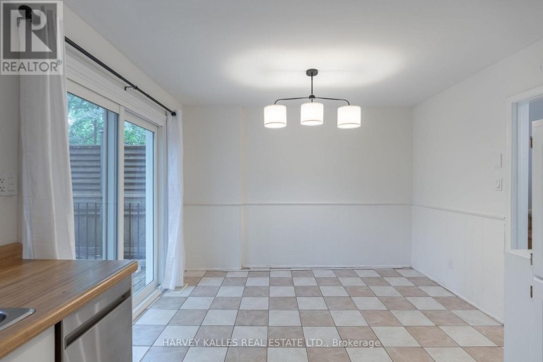 2258 BROOKHURST ROAD, Mississauga (Clarkson), Ontario, L5J1P9