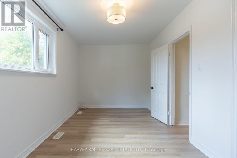 2258 BROOKHURST ROAD, Mississauga (Clarkson), Ontario, L5J1P9