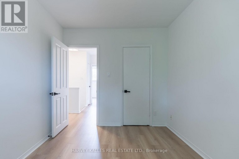 2258 BROOKHURST ROAD, Mississauga (Clarkson), Ontario, L5J1P9