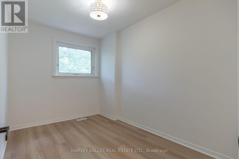 2258 BROOKHURST ROAD, Mississauga (Clarkson), Ontario, L5J1P9
