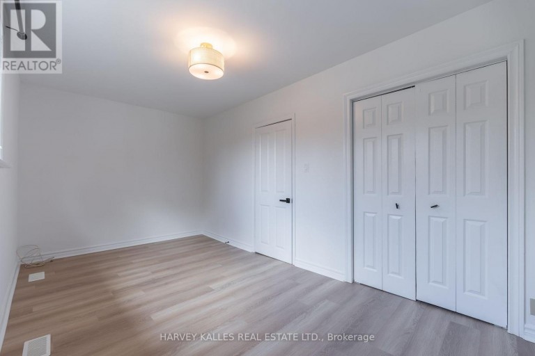2258 BROOKHURST ROAD, Mississauga (Clarkson), Ontario, L5J1P9