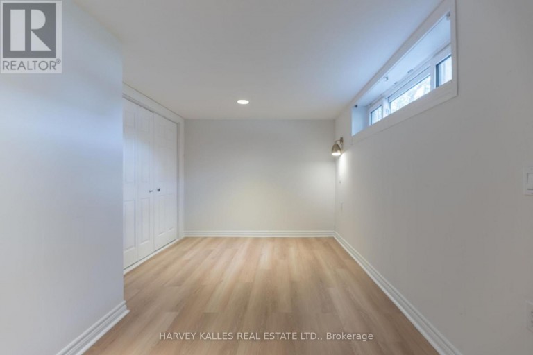 2258 BROOKHURST ROAD, Mississauga (Clarkson), Ontario, L5J1P9