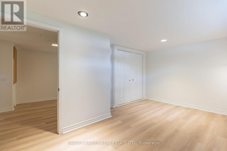 2258 BROOKHURST ROAD, Mississauga (Clarkson), Ontario, L5J1P9