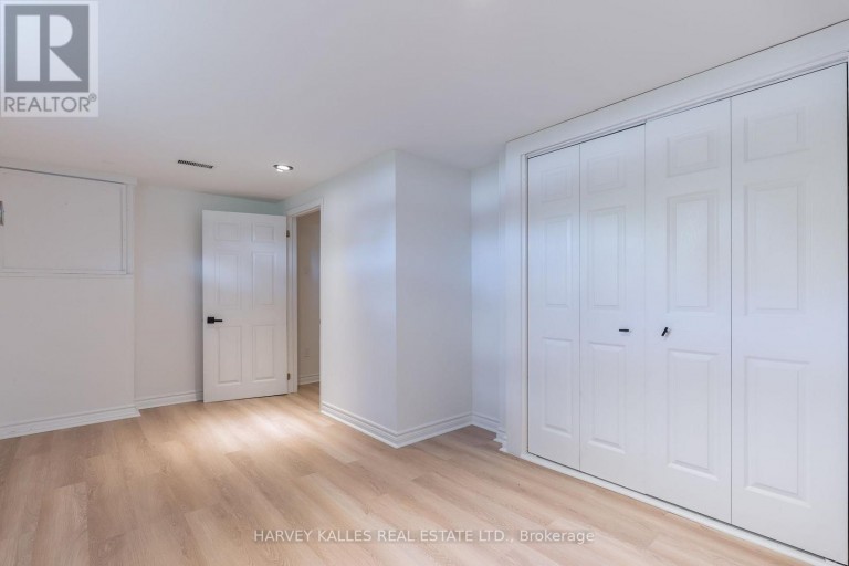 2258 BROOKHURST ROAD, Mississauga (Clarkson), Ontario, L5J1P9