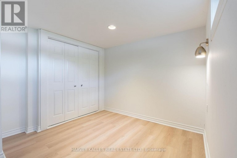 2258 BROOKHURST ROAD, Mississauga (Clarkson), Ontario, L5J1P9