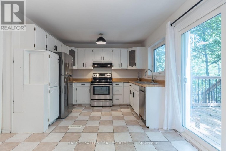 2258 BROOKHURST ROAD, Mississauga (Clarkson), Ontario, L5J1P9