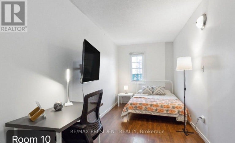 3 HERZBERG GARDENS, Toronto (York University Heights), Ontario, M3J3P5