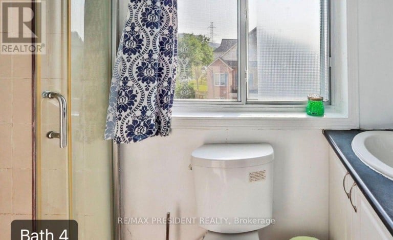 3 HERZBERG GARDENS, Toronto (York University Heights), Ontario, M3J3P5