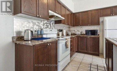 3 HERZBERG GARDENS Toronto (York University Heights) Ontario photo 2