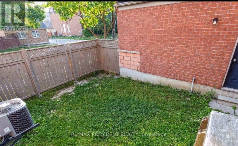 3 HERZBERG GARDENS, Toronto (York University Heights), Ontario, M3J3P5