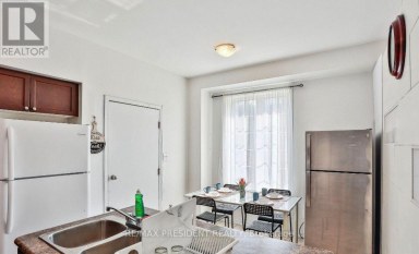 3 HERZBERG GARDENS Toronto (York University Heights) Ontario photo 3