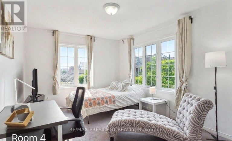 3 HERZBERG GARDENS, Toronto (York University Heights), Ontario, M3J3P5