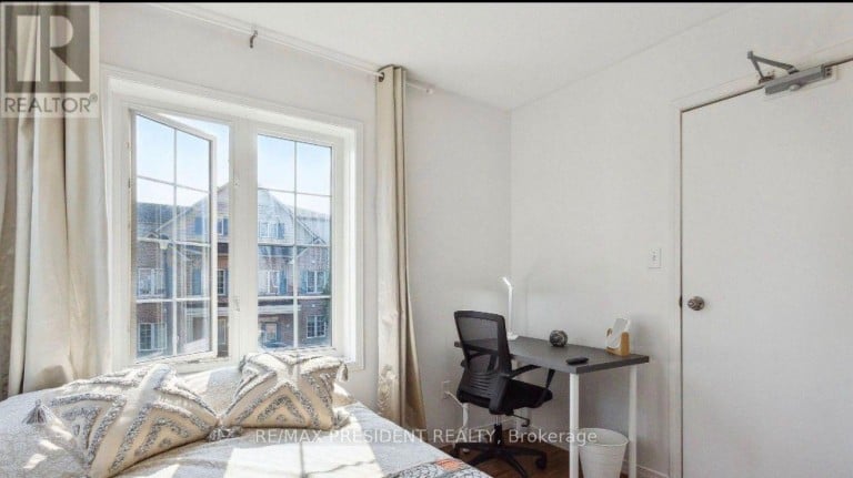 3 HERZBERG GARDENS, Toronto (York University Heights), Ontario, M3J3P5