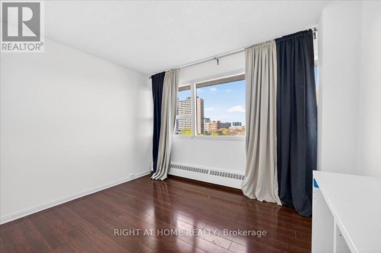 708 - 100 LEEWARD GLENWAY, Toronto (Flemingdon Park), Ontario, M3C2Z1