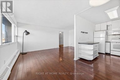 708 - 100 LEEWARD GLENWAY Toronto (Flemingdon Park) Ontario photo 5