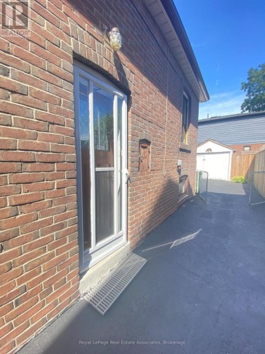 LOWER - 97 OAK PARK AVENUE, Toronto (Woodbine-Lumsden), Ontario, M4C4M6
