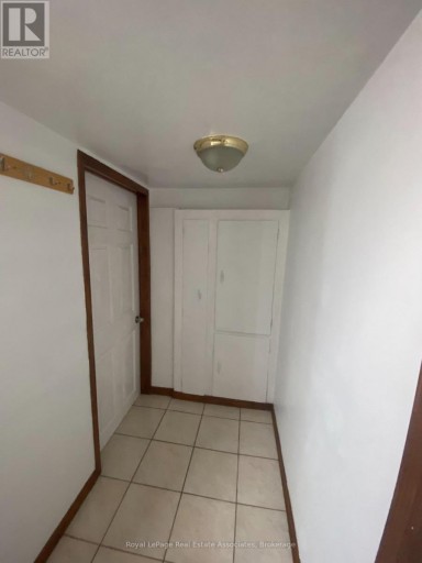 LOWER - 97 OAK PARK AVENUE, Toronto (Woodbine-Lumsden), Ontario, M4C4M6