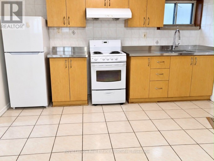 LOWER - 97 OAK PARK AVENUE, Toronto (Woodbine-Lumsden), Ontario, M4C4M6