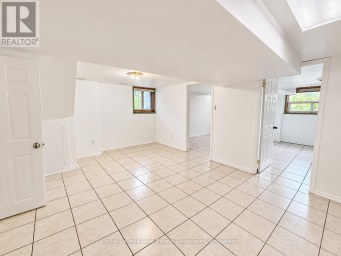LOWER - 97 OAK PARK AVENUE Toronto (Woodbine-Lumsden) Ontario photo 7