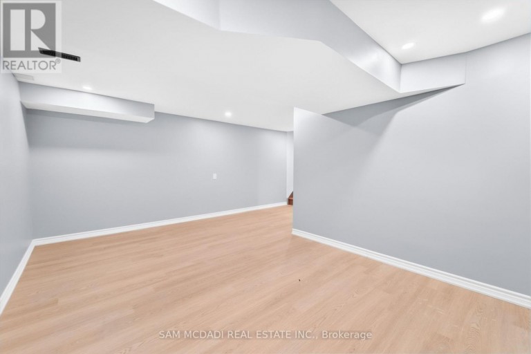 26 DAYMAN DRIVE, Hamilton (Meadowlands), Ontario, L9K0J9