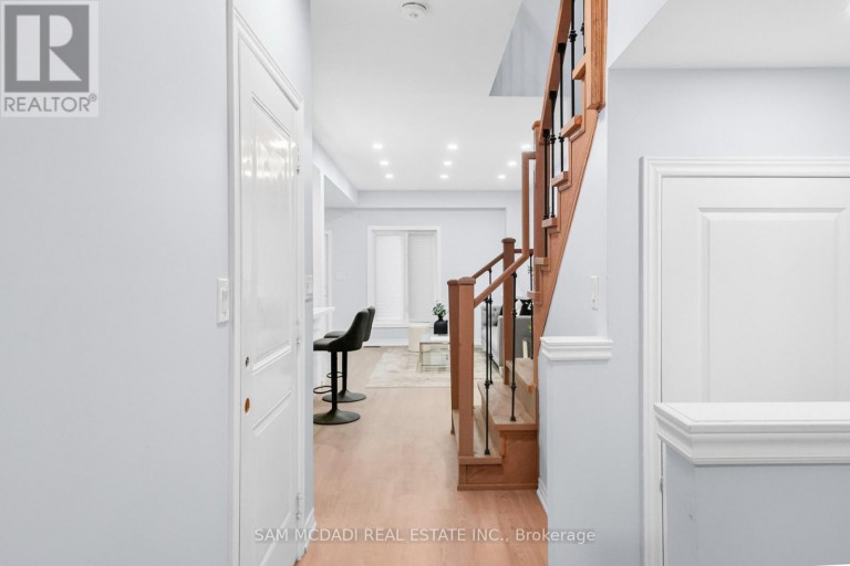 26 DAYMAN DRIVE, Hamilton (Meadowlands), Ontario, L9K0J9