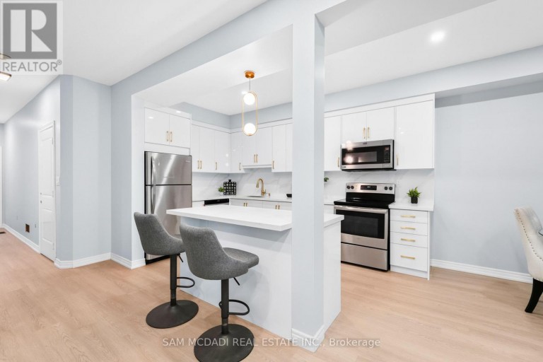 26 DAYMAN DRIVE, Hamilton (Meadowlands), Ontario, L9K0J9